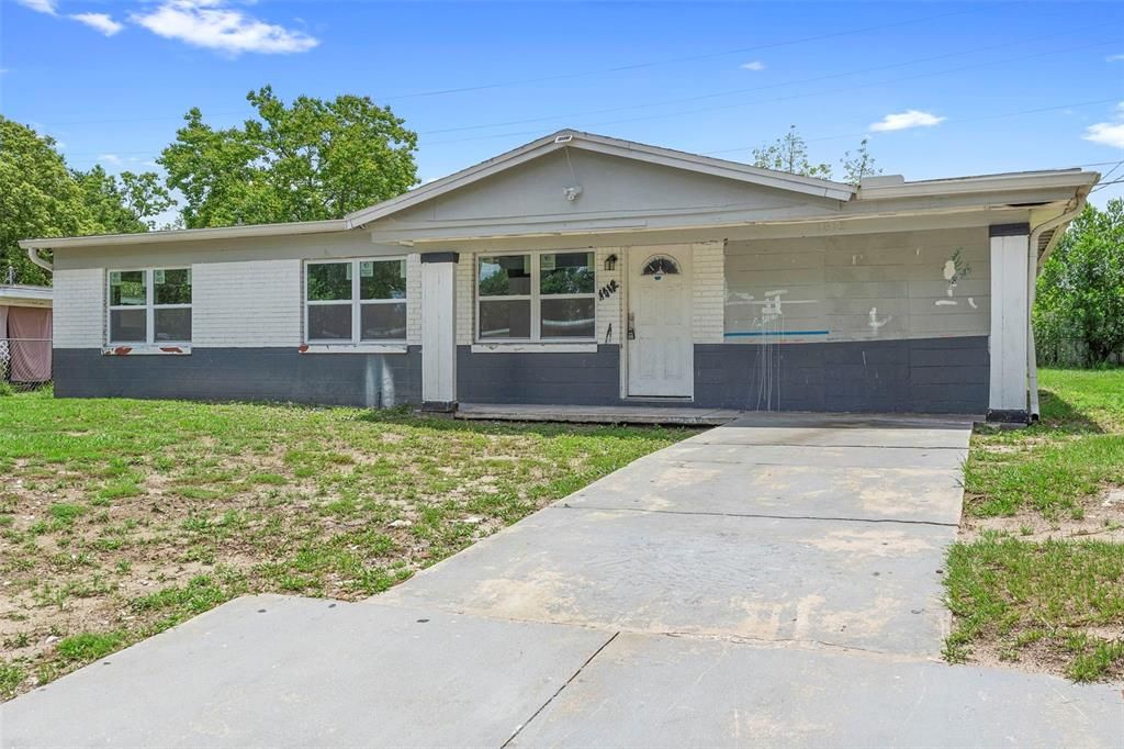 Activo con contrato: $139,900 (4 camas, 2 baños, 1521 Pies cuadrados)