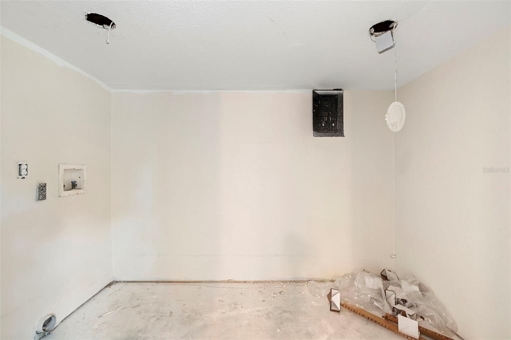 Activo con contrato: $139,900 (4 camas, 2 baños, 1521 Pies cuadrados)