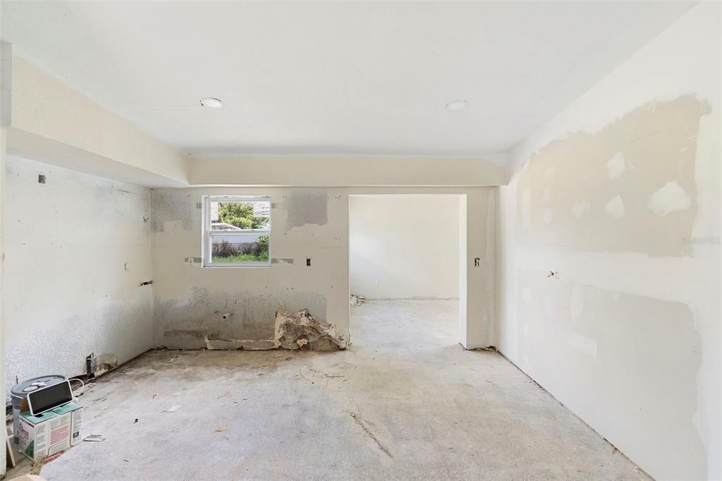 Activo con contrato: $139,900 (4 camas, 2 baños, 1521 Pies cuadrados)