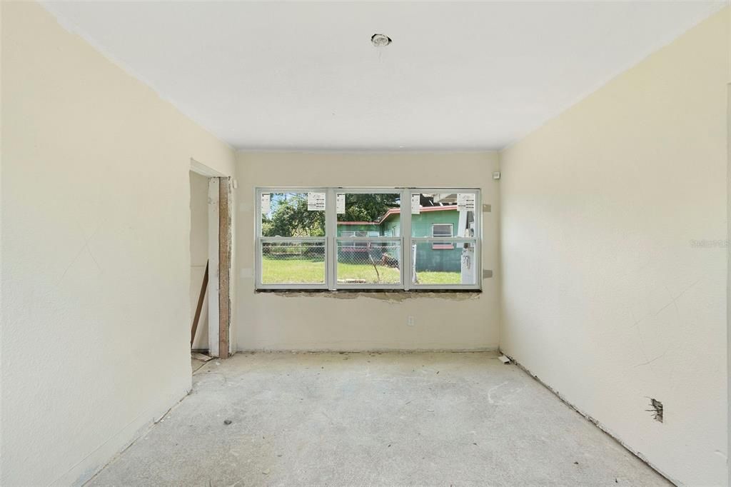 Activo con contrato: $139,900 (4 camas, 2 baños, 1521 Pies cuadrados)