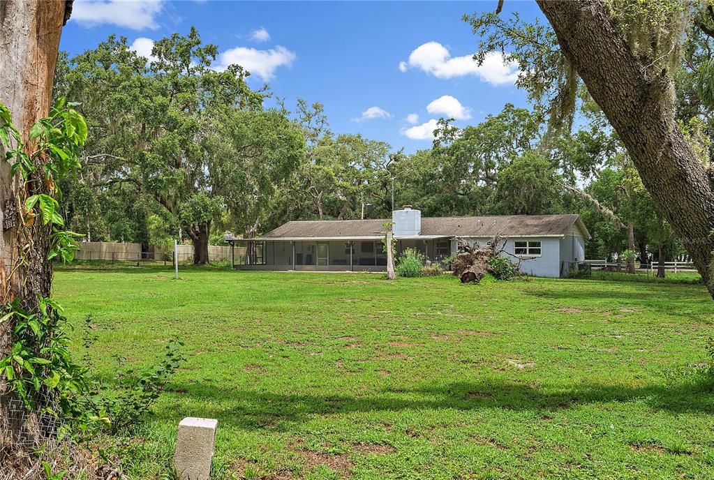 合同活跃: $589,900 (4 贝兹, 2 浴室, 1549 平方英尺)