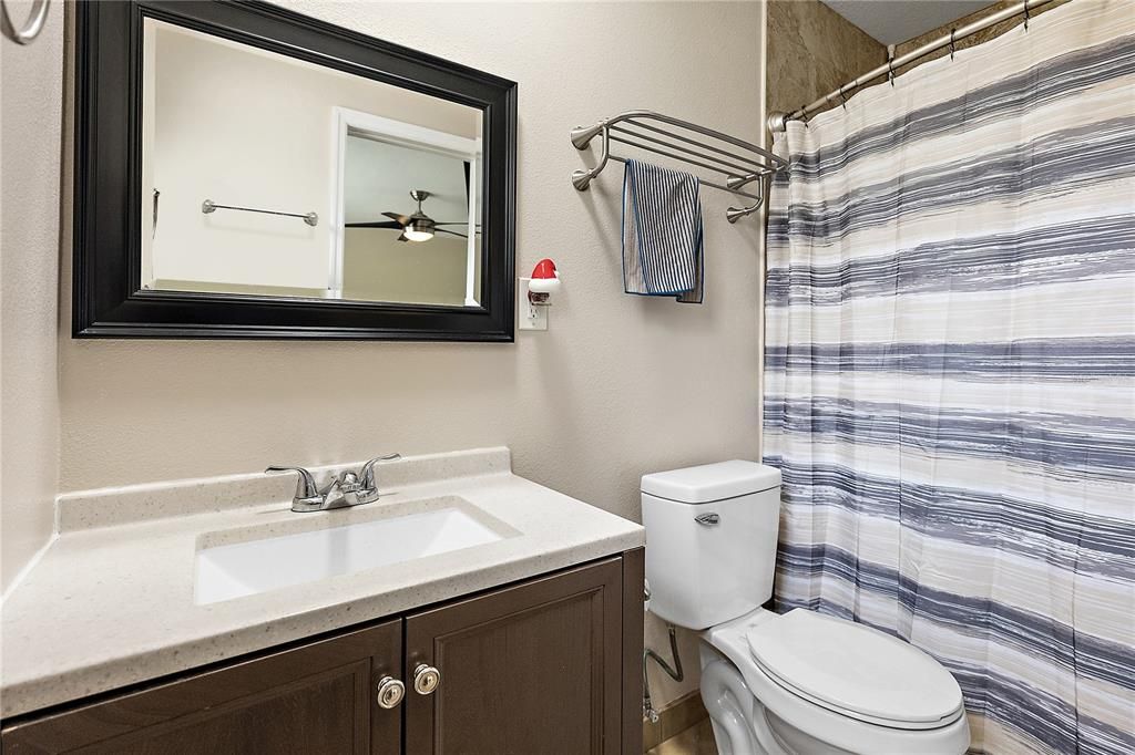 合同活跃: $589,900 (4 贝兹, 2 浴室, 1549 平方英尺)