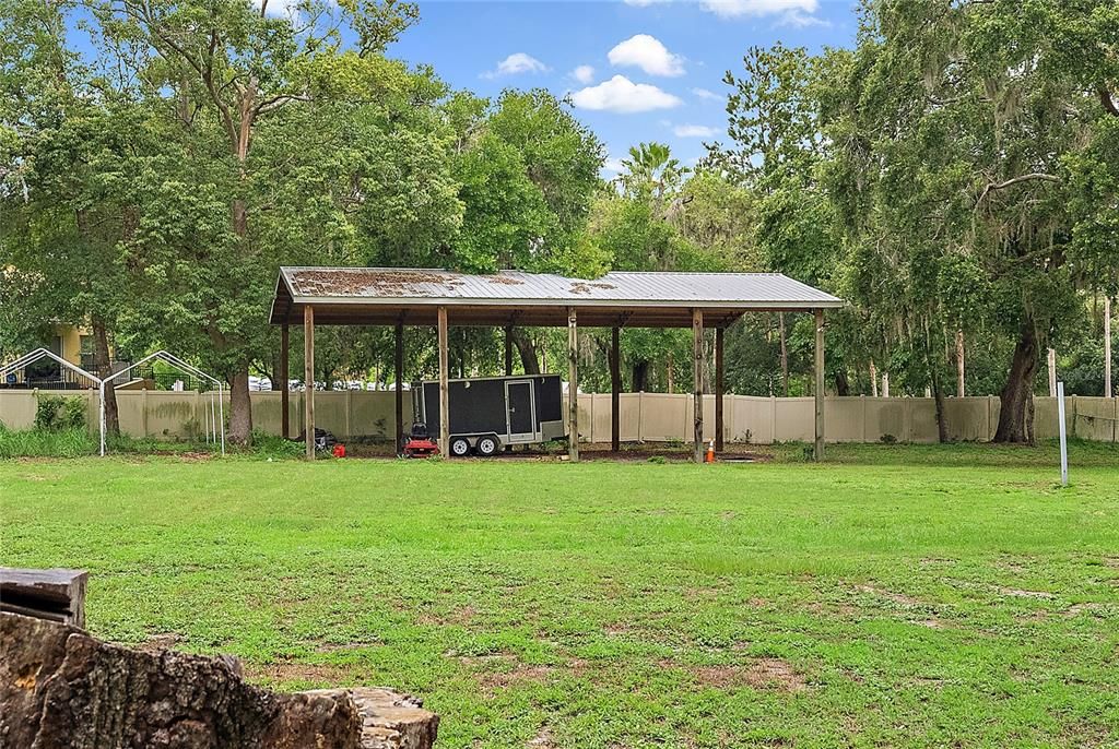 合同活跃: $589,900 (4 贝兹, 2 浴室, 1549 平方英尺)