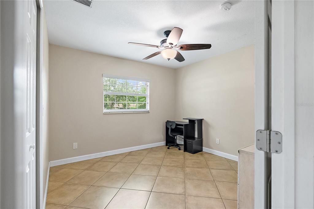 合同活跃: $589,900 (4 贝兹, 2 浴室, 1549 平方英尺)