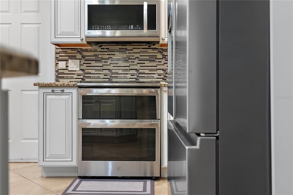 合同活跃: $589,900 (4 贝兹, 2 浴室, 1549 平方英尺)