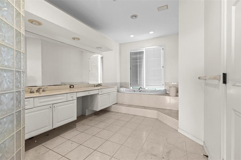 На продажу: $1,625,000 (4 спален, 3 ванн, 4198 Квадратных фут)