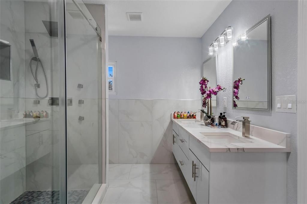 For Sale: $990,000 (6 beds, 4 baths, 4058 Square Feet)