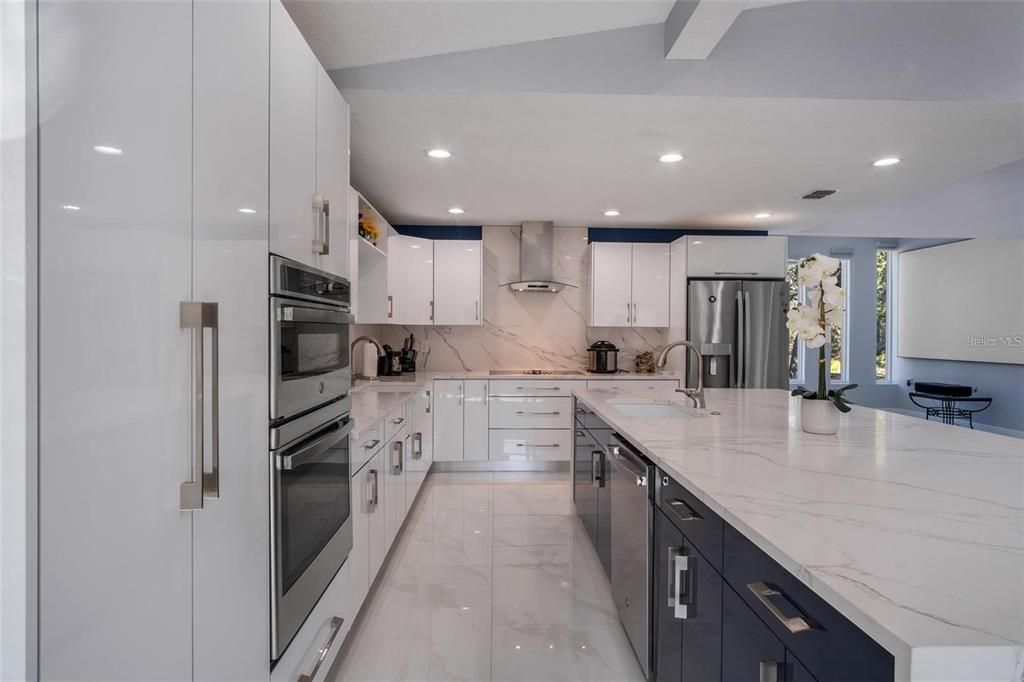 For Sale: $990,000 (6 beds, 4 baths, 4058 Square Feet)