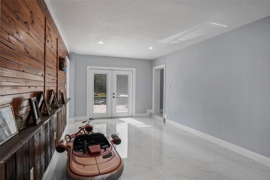 For Sale: $990,000 (6 beds, 4 baths, 4058 Square Feet)