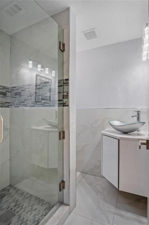 For Sale: $990,000 (6 beds, 4 baths, 4058 Square Feet)