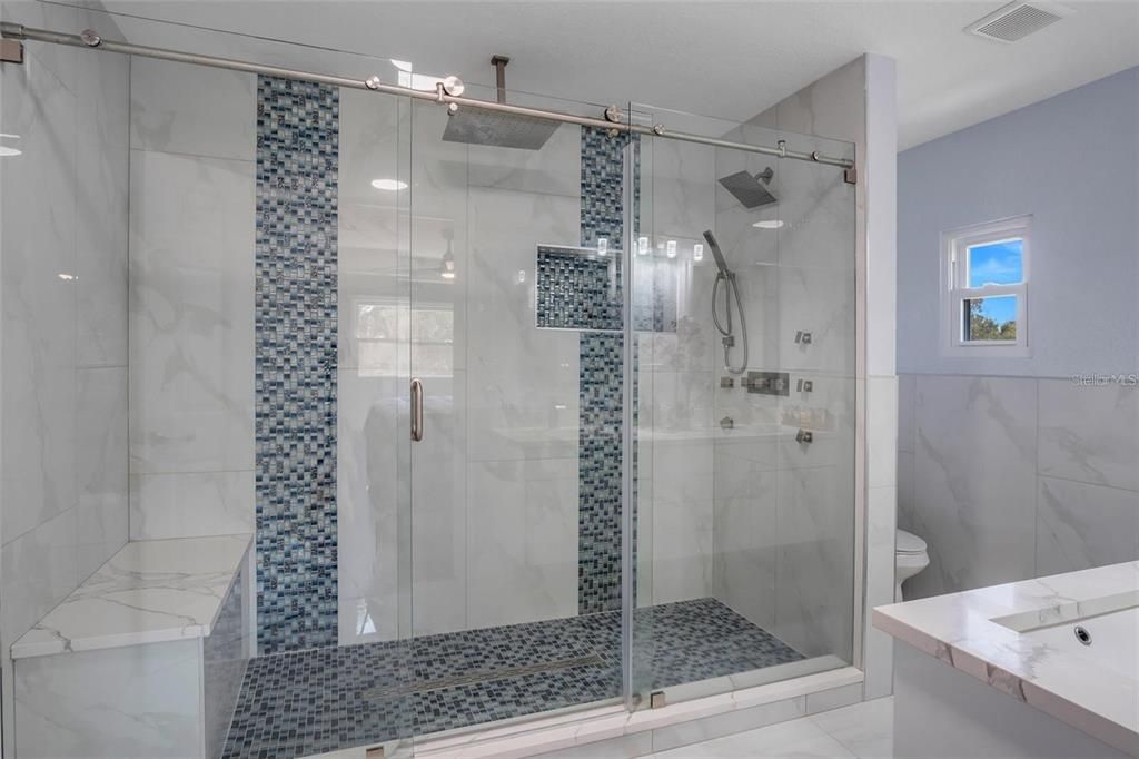 For Sale: $990,000 (6 beds, 4 baths, 4058 Square Feet)