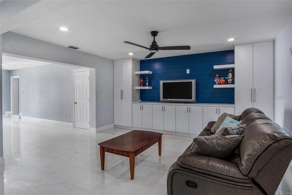 For Sale: $990,000 (6 beds, 4 baths, 4058 Square Feet)