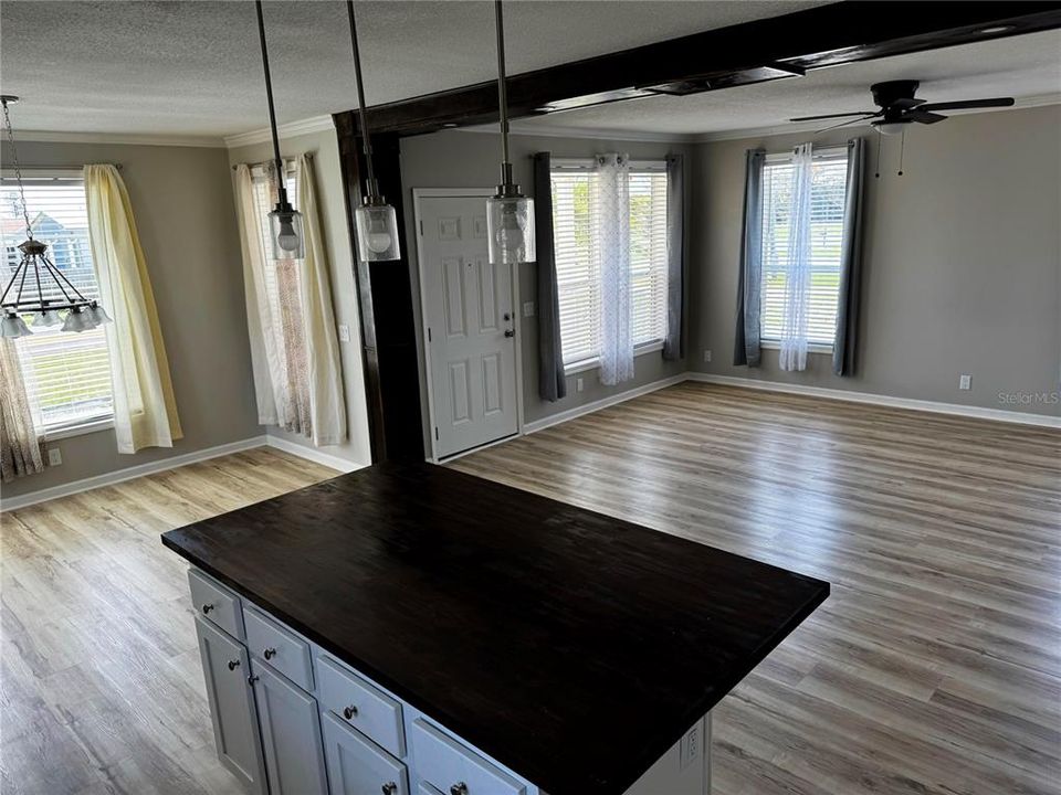 For Sale: $499,900 (5 beds, 2 baths, 2128 Square Feet)