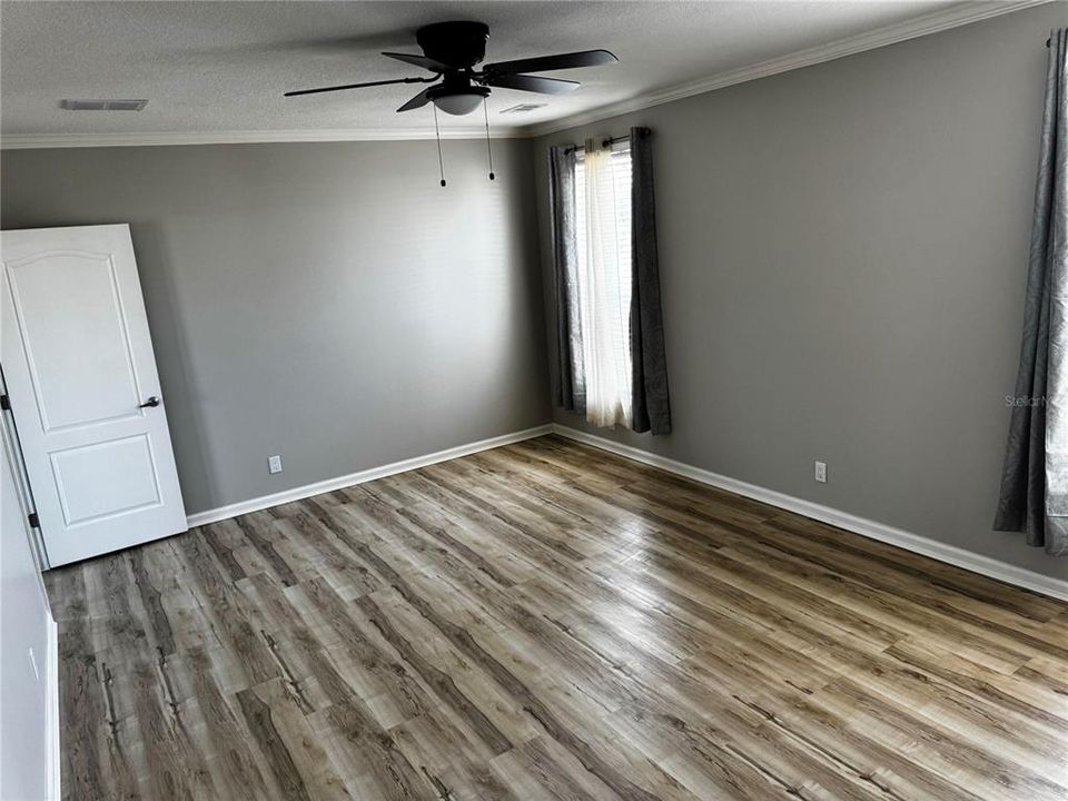 For Sale: $499,900 (5 beds, 2 baths, 2128 Square Feet)