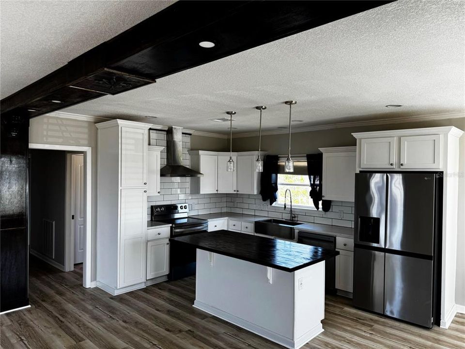 For Sale: $499,900 (5 beds, 2 baths, 2128 Square Feet)