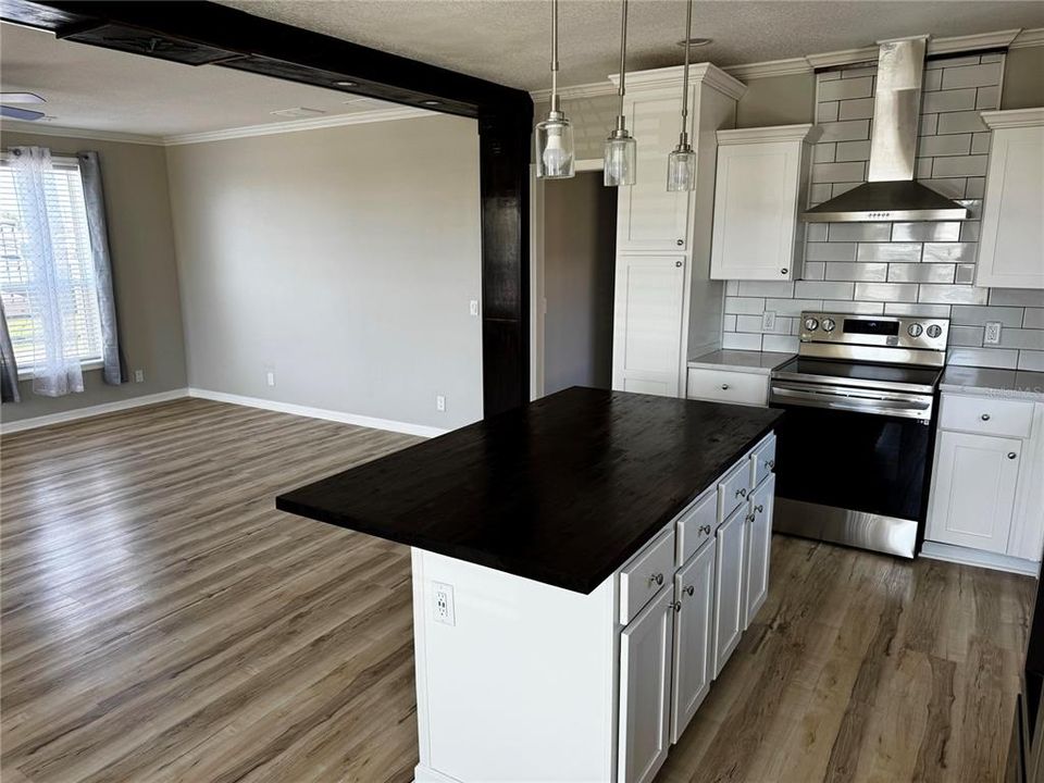 For Sale: $499,900 (5 beds, 2 baths, 2128 Square Feet)