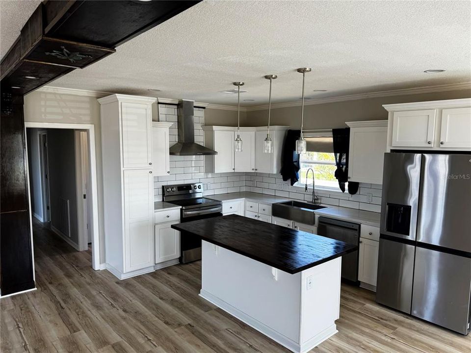 For Sale: $499,900 (5 beds, 2 baths, 2128 Square Feet)