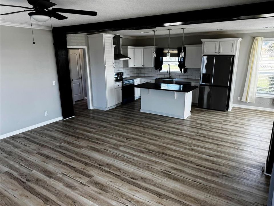 For Sale: $499,900 (5 beds, 2 baths, 2128 Square Feet)