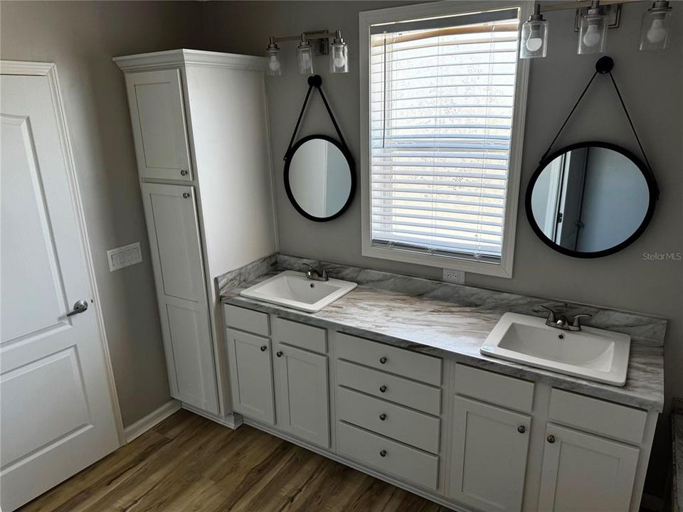 For Sale: $499,900 (5 beds, 2 baths, 2128 Square Feet)