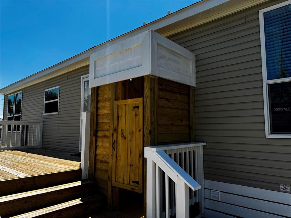 For Sale: $499,900 (5 beds, 2 baths, 2128 Square Feet)