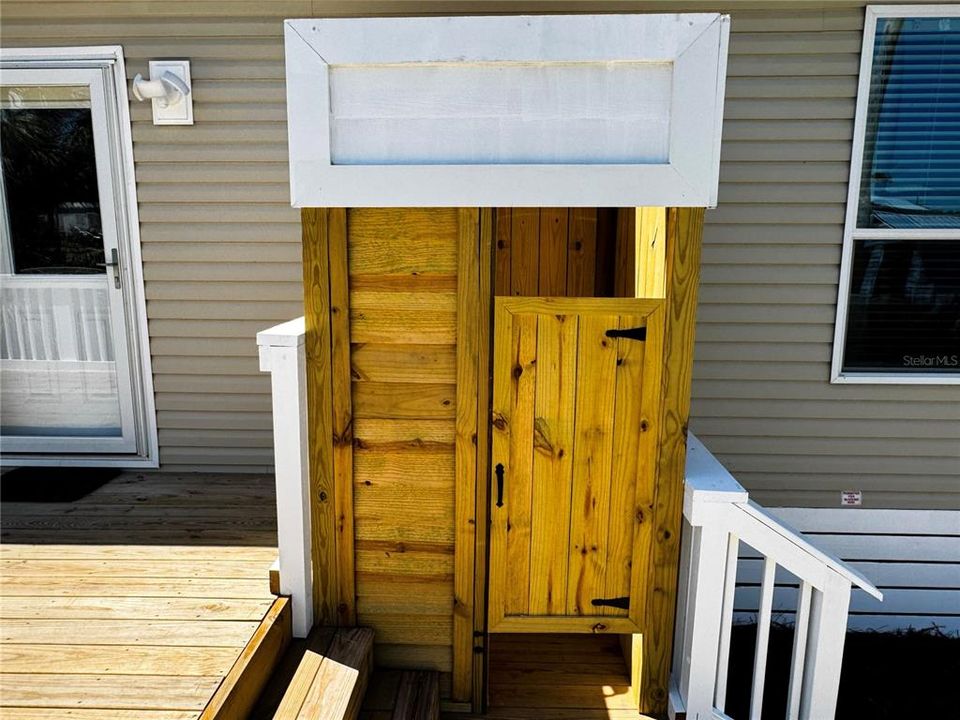 For Sale: $499,900 (5 beds, 2 baths, 2128 Square Feet)