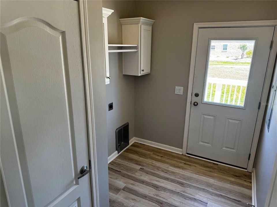 For Sale: $499,900 (5 beds, 2 baths, 2128 Square Feet)