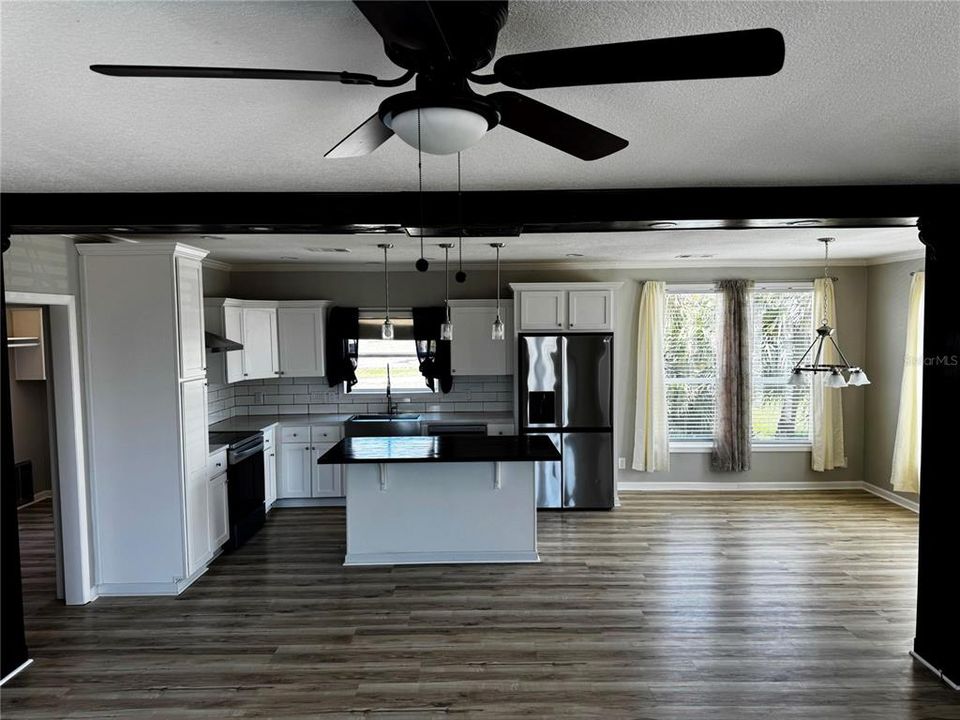 For Sale: $499,900 (5 beds, 2 baths, 2128 Square Feet)