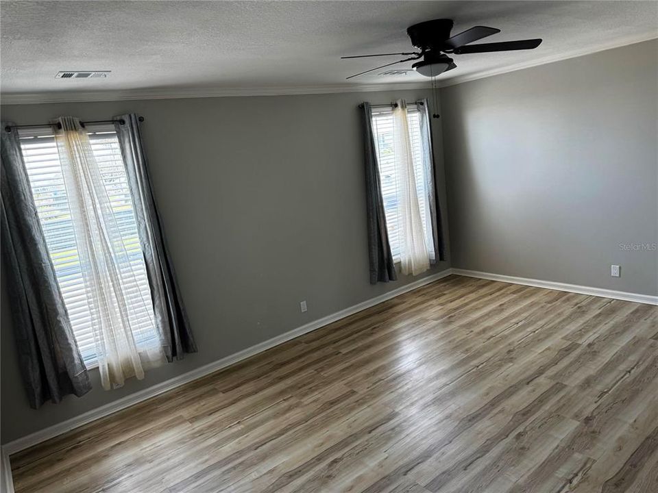 For Sale: $499,900 (5 beds, 2 baths, 2128 Square Feet)