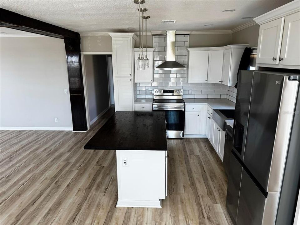 For Sale: $499,900 (5 beds, 2 baths, 2128 Square Feet)