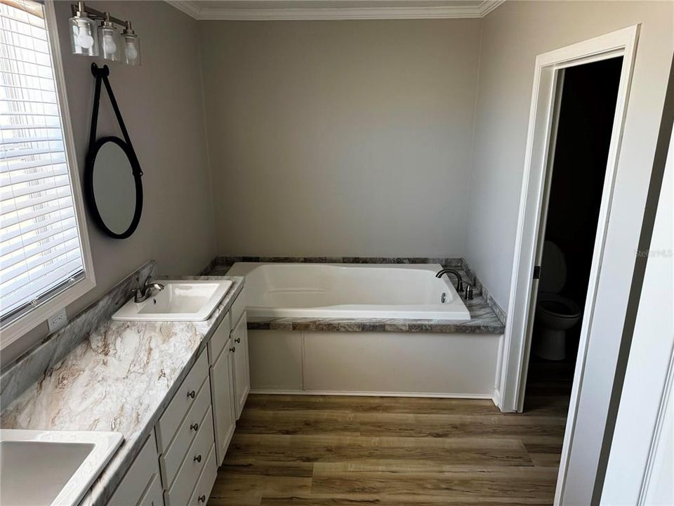 For Sale: $499,900 (5 beds, 2 baths, 2128 Square Feet)