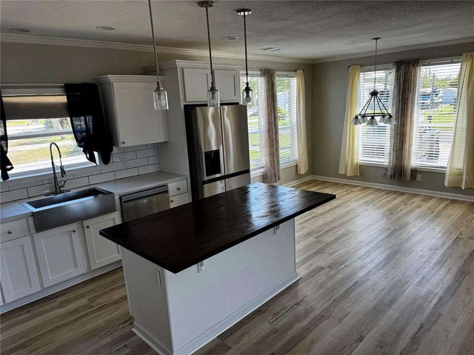 For Sale: $499,900 (5 beds, 2 baths, 2128 Square Feet)