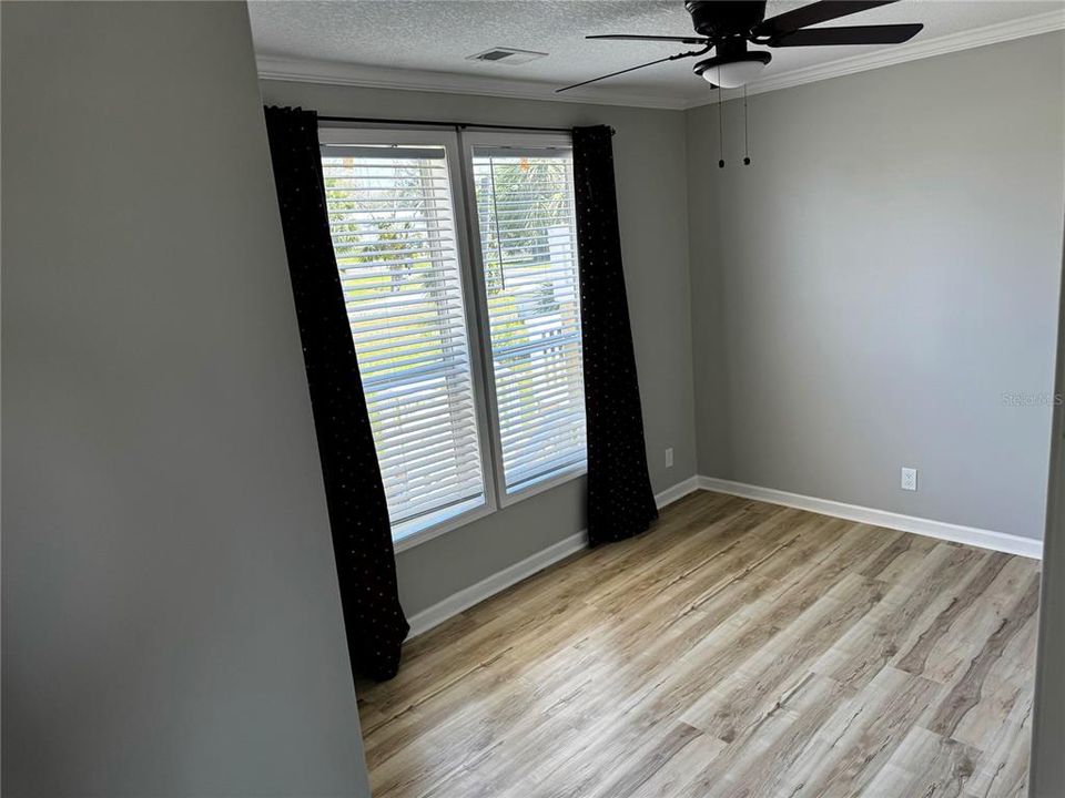 For Sale: $499,900 (5 beds, 2 baths, 2128 Square Feet)