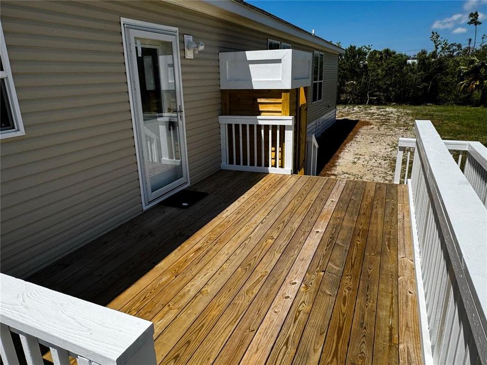 For Sale: $499,900 (5 beds, 2 baths, 2128 Square Feet)