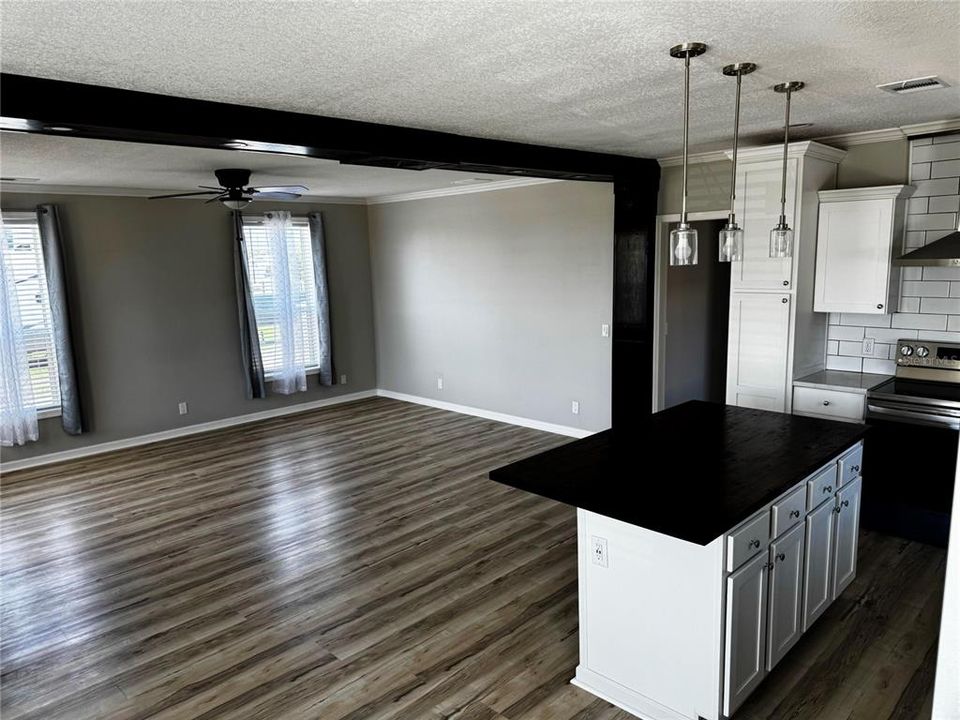 For Sale: $499,900 (5 beds, 2 baths, 2128 Square Feet)