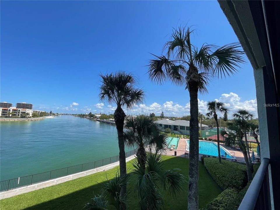 Active With Contract: $3,400 (2 beds, 2 baths, 1160 Square Feet)