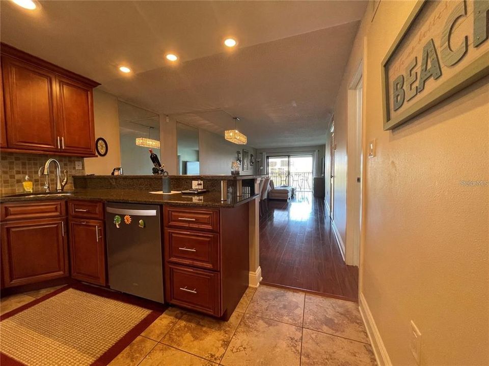 Active With Contract: $3,400 (2 beds, 2 baths, 1160 Square Feet)