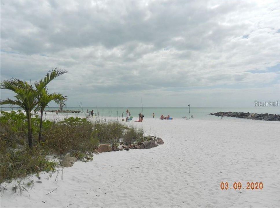 Active With Contract: $3,400 (2 beds, 2 baths, 1160 Square Feet)