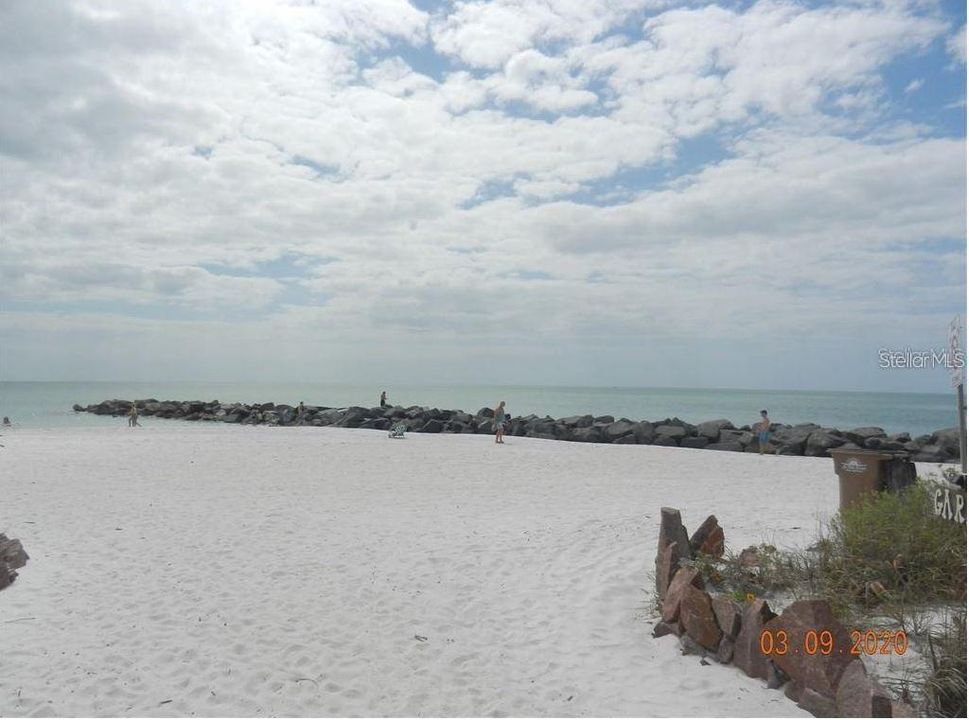 Active With Contract: $3,400 (2 beds, 2 baths, 1160 Square Feet)