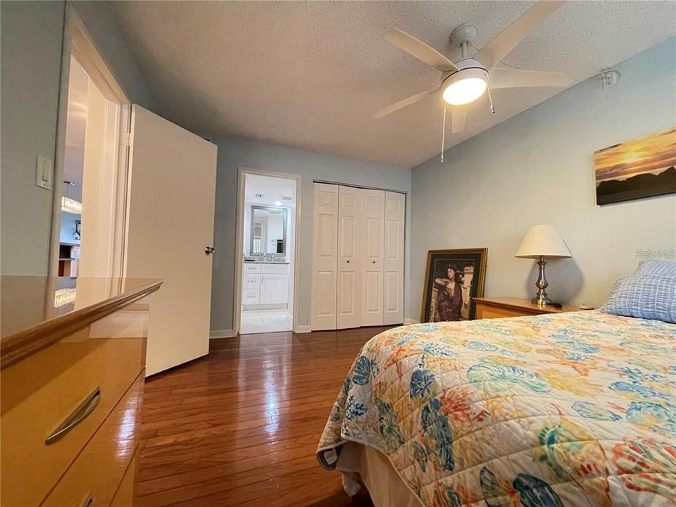 Active With Contract: $3,400 (2 beds, 2 baths, 1160 Square Feet)