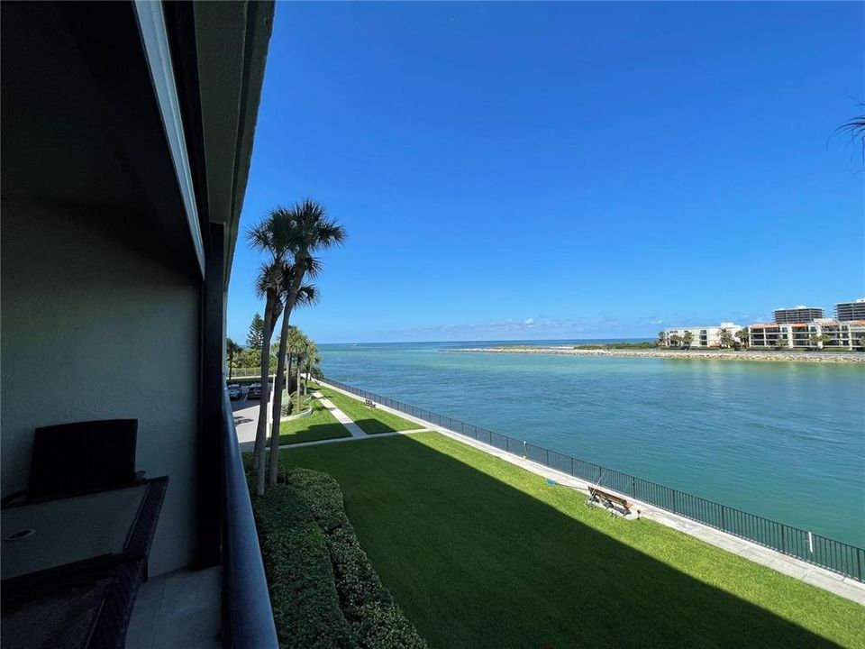 Active With Contract: $3,400 (2 beds, 2 baths, 1160 Square Feet)