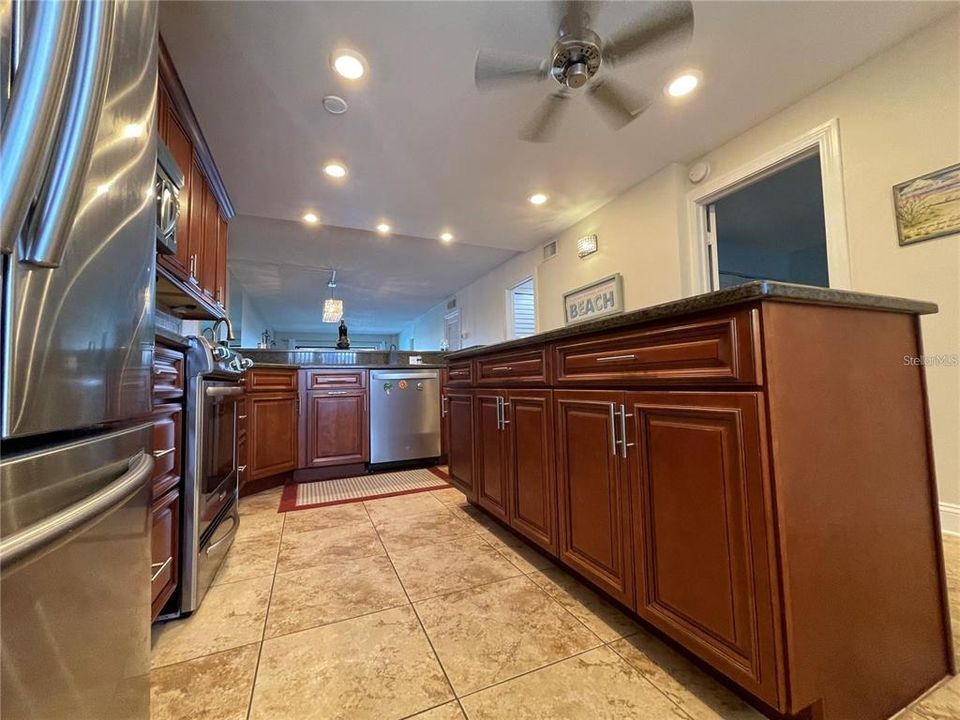 Active With Contract: $3,400 (2 beds, 2 baths, 1160 Square Feet)