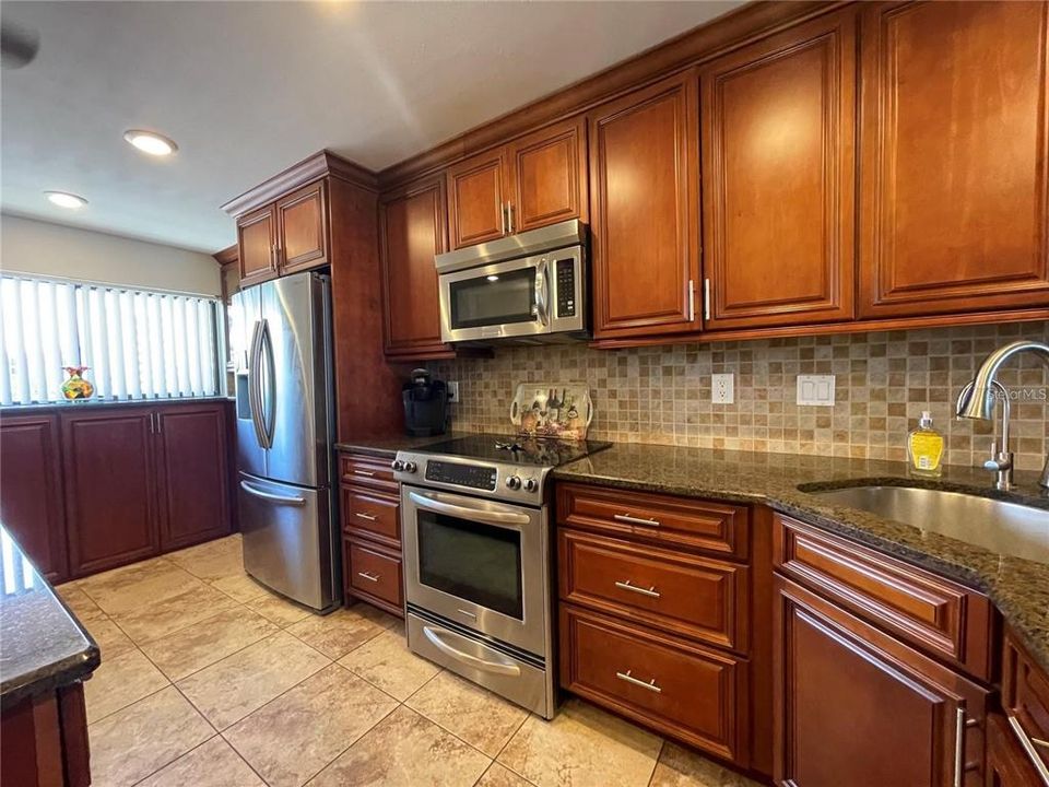 Active With Contract: $3,400 (2 beds, 2 baths, 1160 Square Feet)