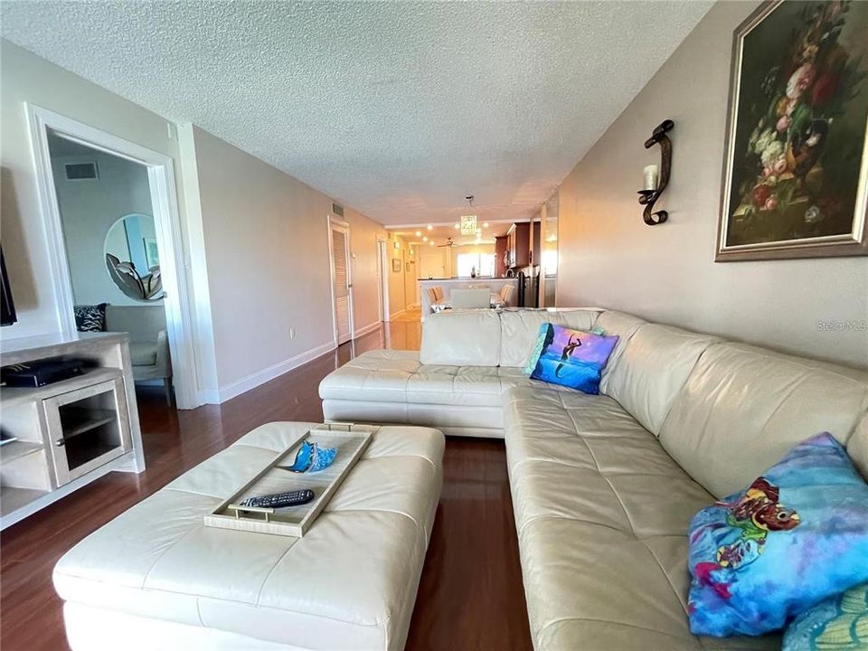 Active With Contract: $3,400 (2 beds, 2 baths, 1160 Square Feet)
