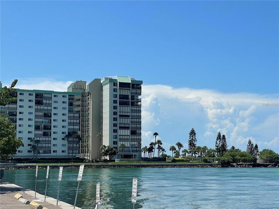 Active With Contract: $3,400 (2 beds, 2 baths, 1160 Square Feet)