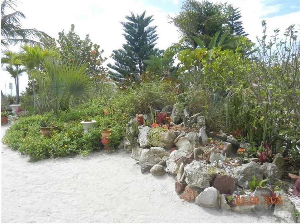 Active With Contract: $3,400 (2 beds, 2 baths, 1160 Square Feet)