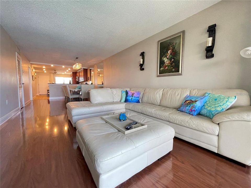 Active With Contract: $3,400 (2 beds, 2 baths, 1160 Square Feet)