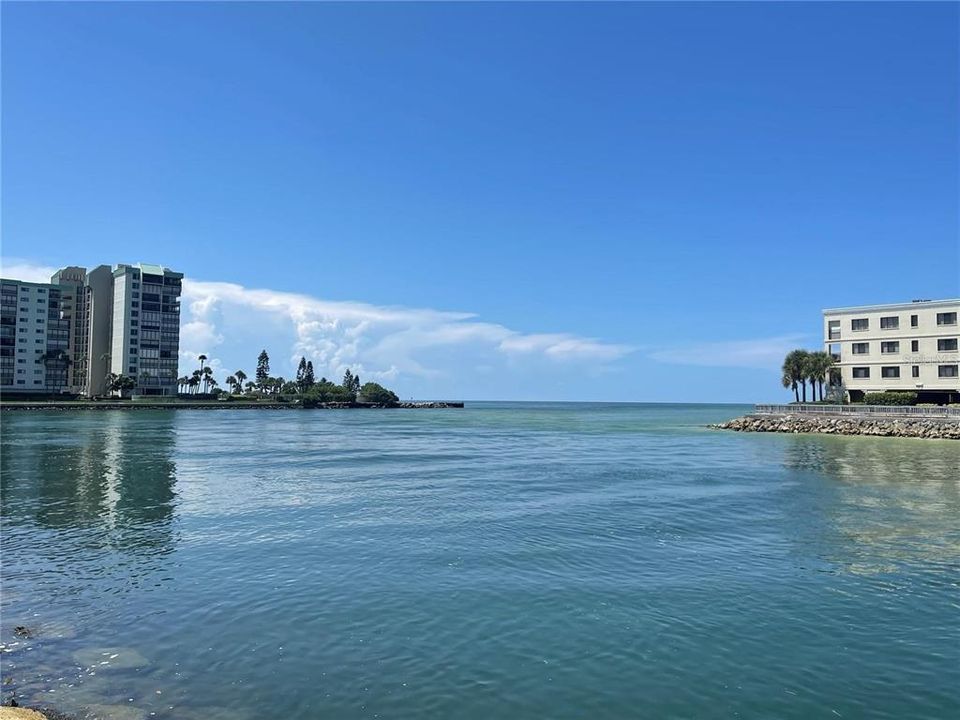 Active With Contract: $3,400 (2 beds, 2 baths, 1160 Square Feet)