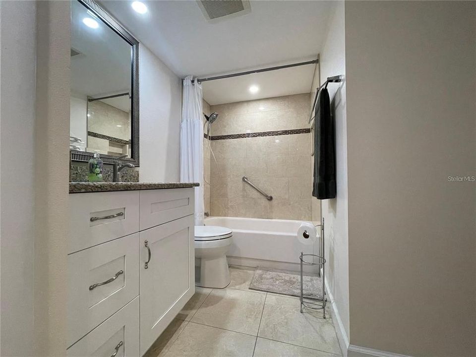 Active With Contract: $3,400 (2 beds, 2 baths, 1160 Square Feet)