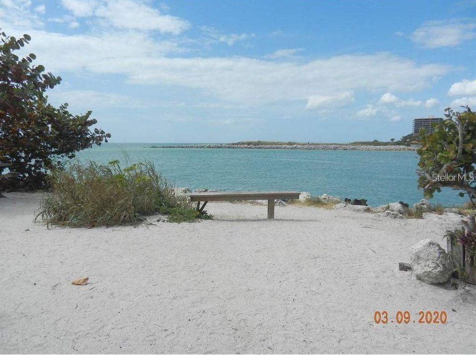 Active With Contract: $3,400 (2 beds, 2 baths, 1160 Square Feet)