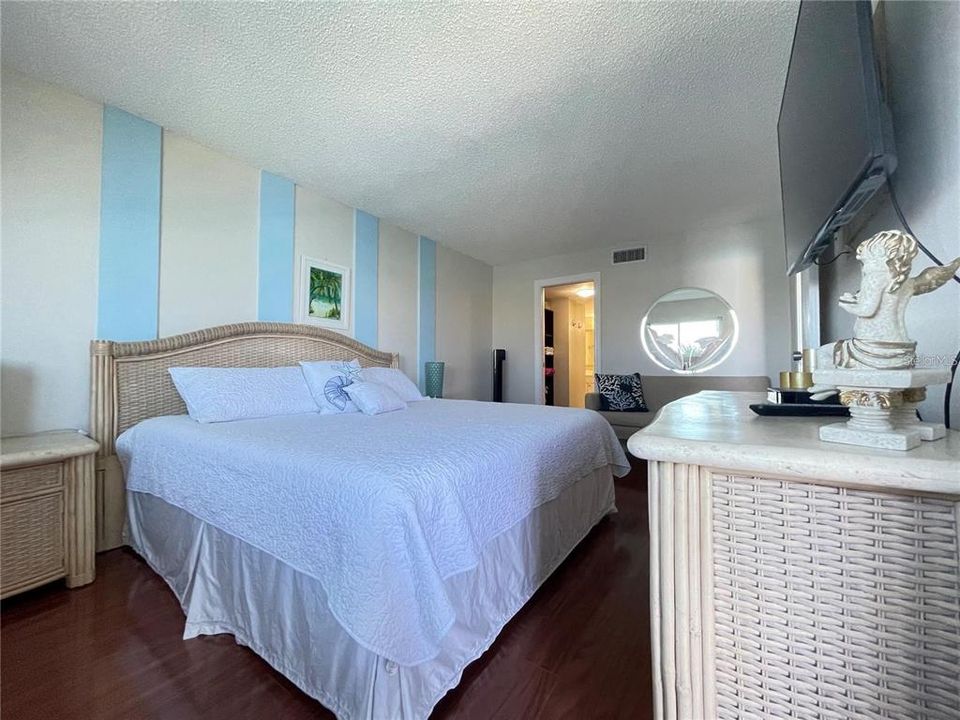 Active With Contract: $3,400 (2 beds, 2 baths, 1160 Square Feet)